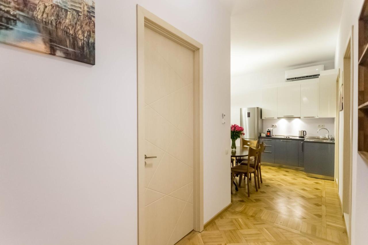 Luxury 3 Bedroom Apartment By Freedom Square City Center Tbilisi Esterno foto